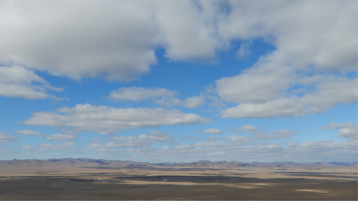 モンゴルの青い空