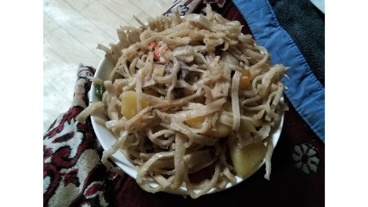 モンゴル家庭料理１・ツォイワン